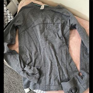 Ivivva girls long sleeve athletic top.